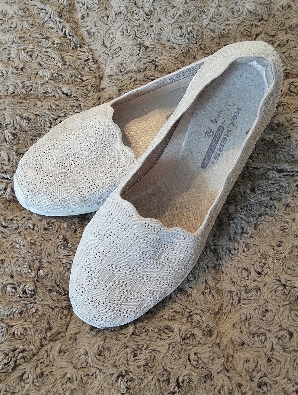 Skechers Cream Scalloped Knit Slip-On Breatheable Everyday Flats Size 9